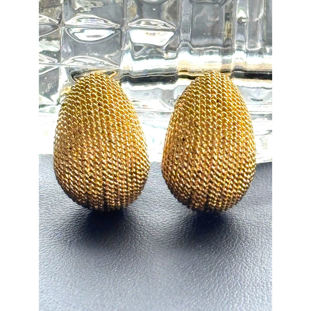 Vintage Crown Trifari Gold Tone Textured Clip On Earrings